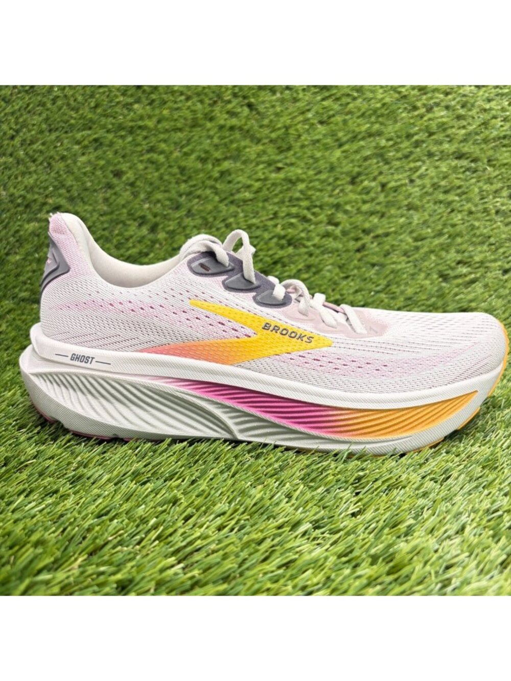 Brooks Ghost 17 Womens Size 7.5AA Gray White Pink Athletic Running Shoes Sneaker